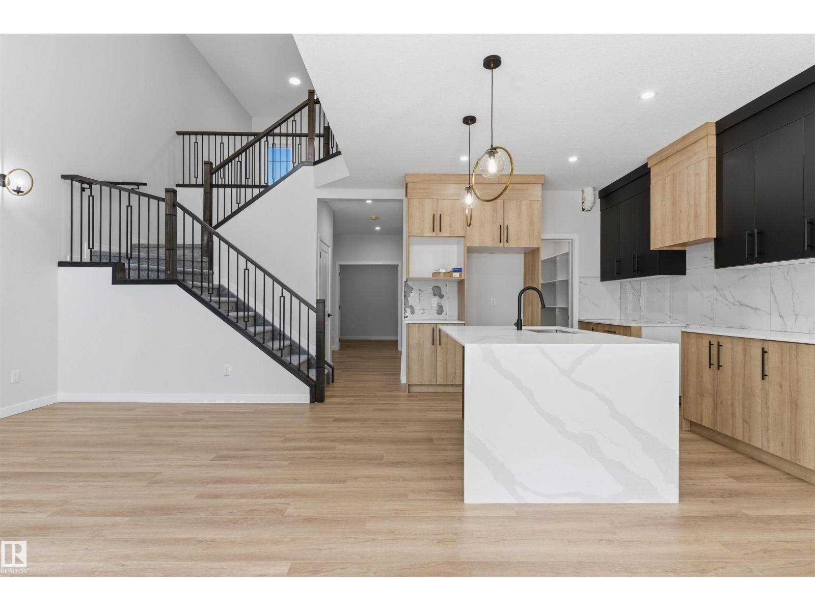 1721 Crossbill LO NW - 2
