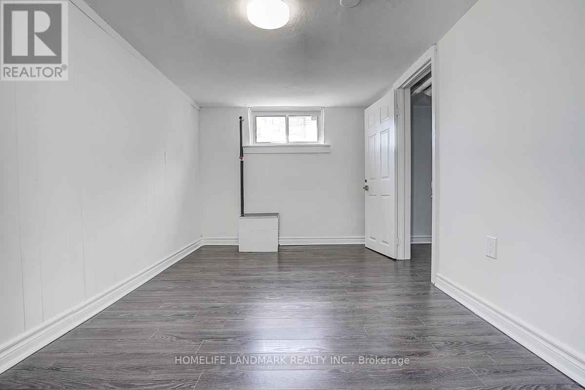 572 PHARMACY AVENUE - 32