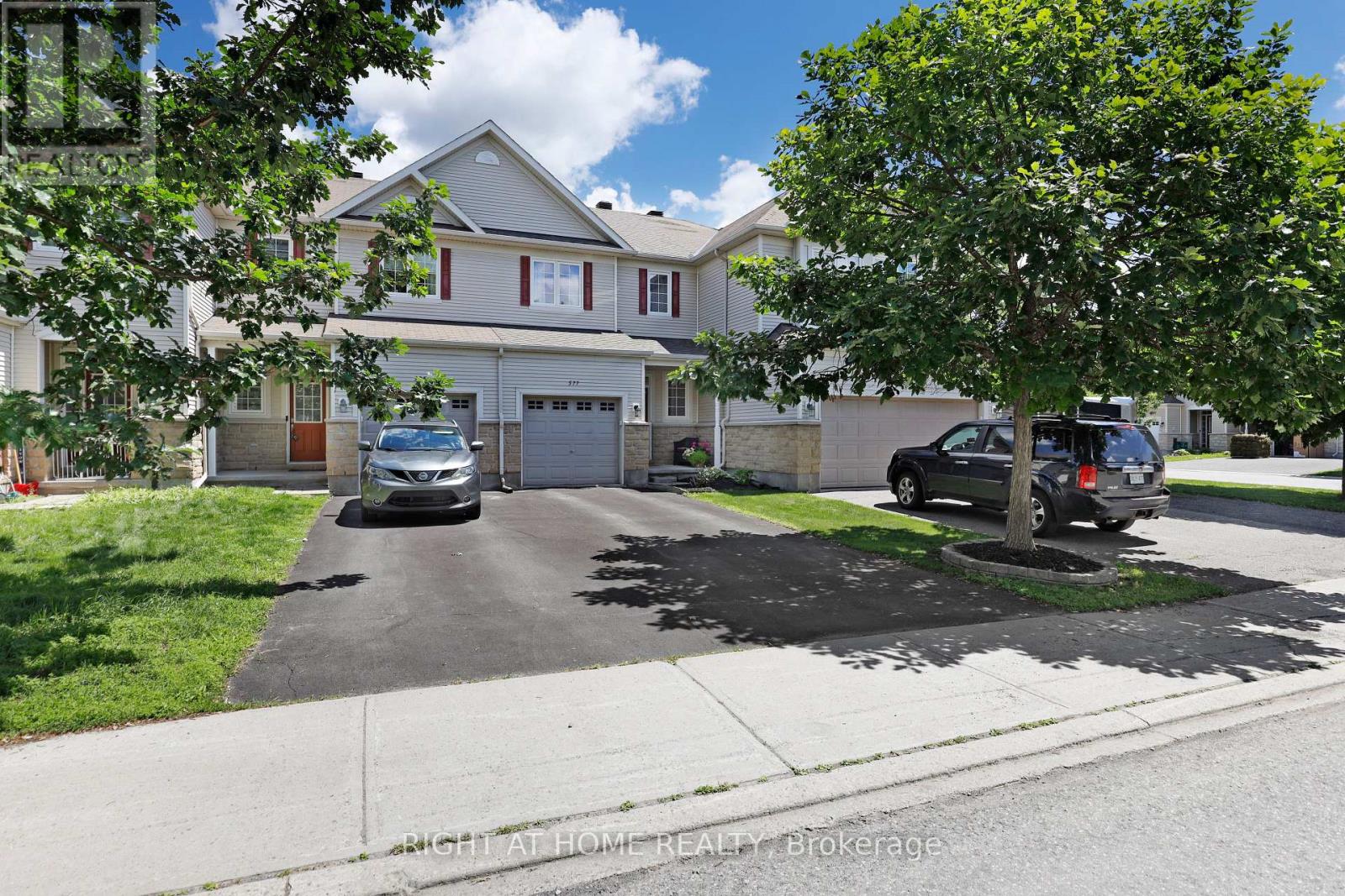 577 ASHBOURNE CRESCENT - 1