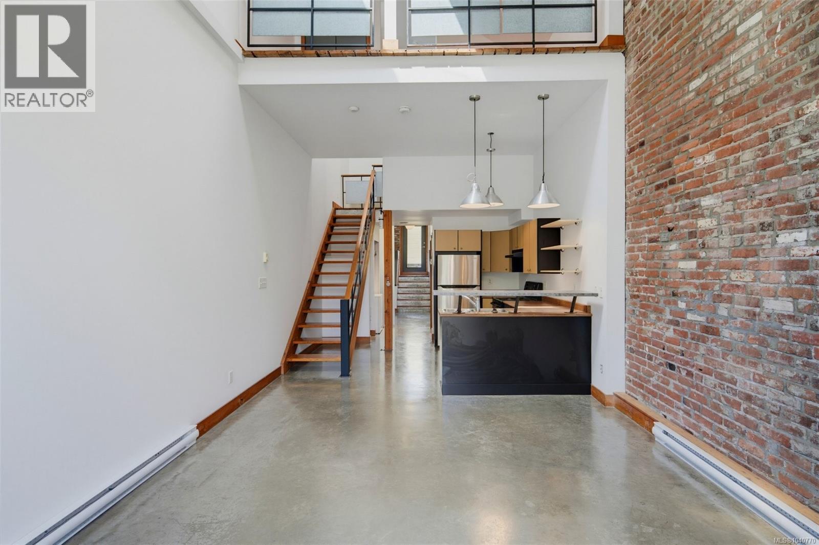 #209 588 Pandora Ave - 33