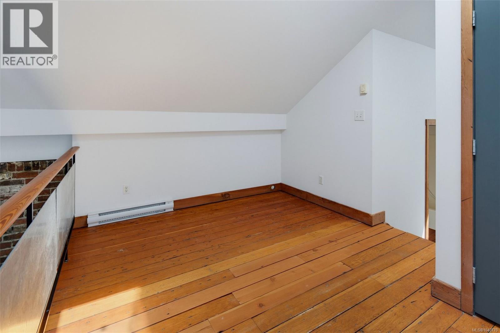 #209 588 Pandora Ave - 38