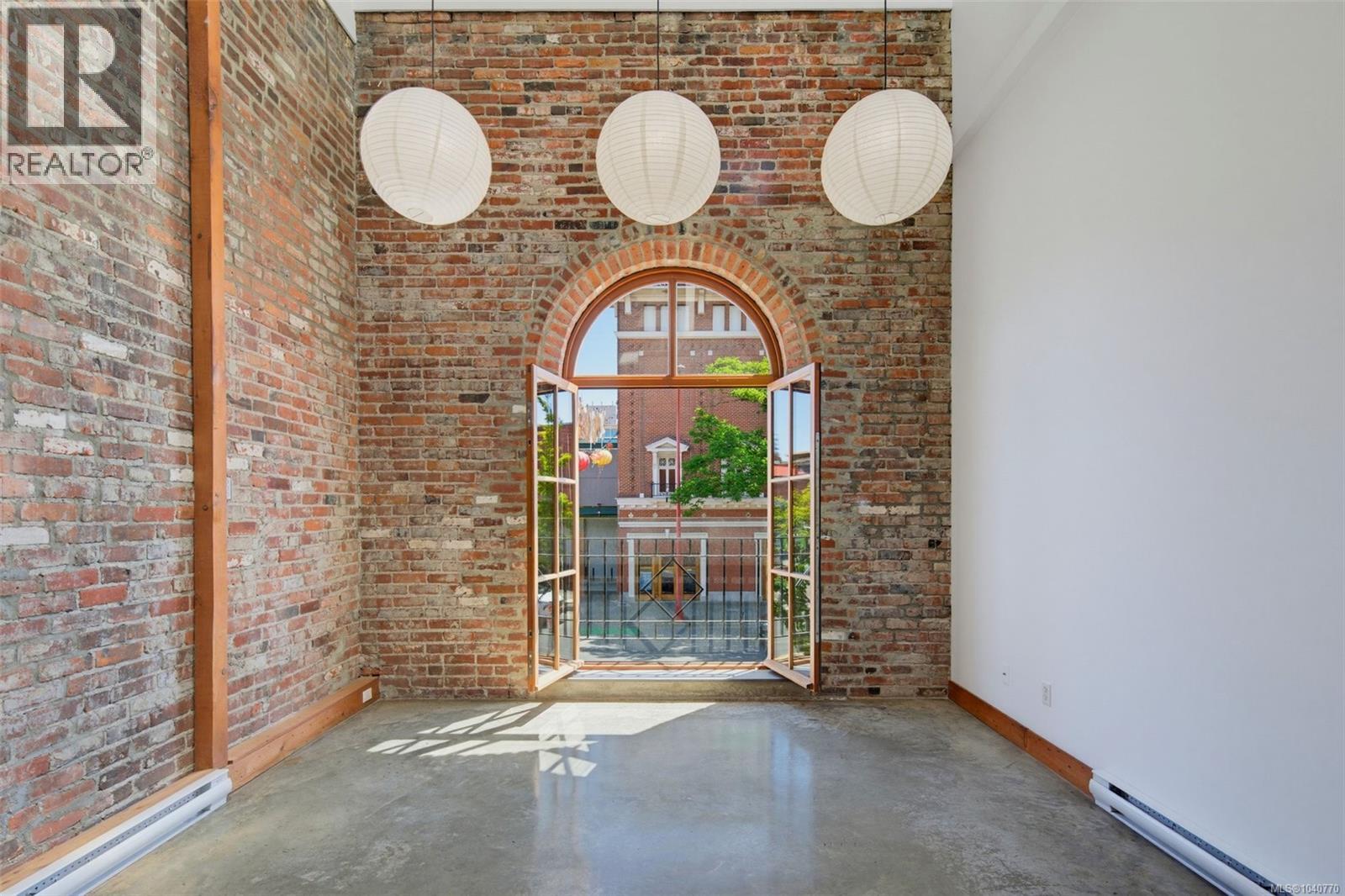 #209 588 Pandora Ave - 30