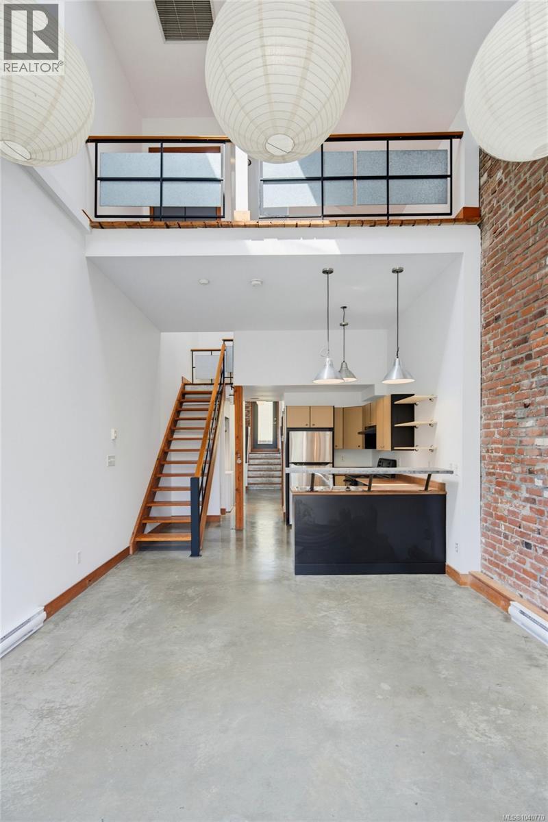 #209 588 Pandora Ave - 34