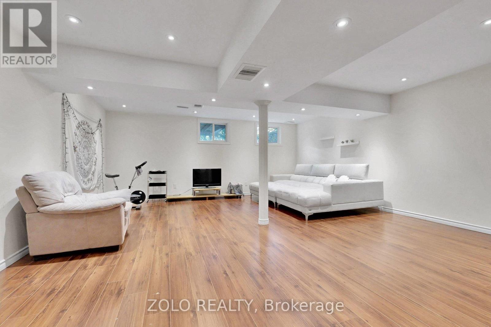 87 NOTTINGHAM DRIVE - 42