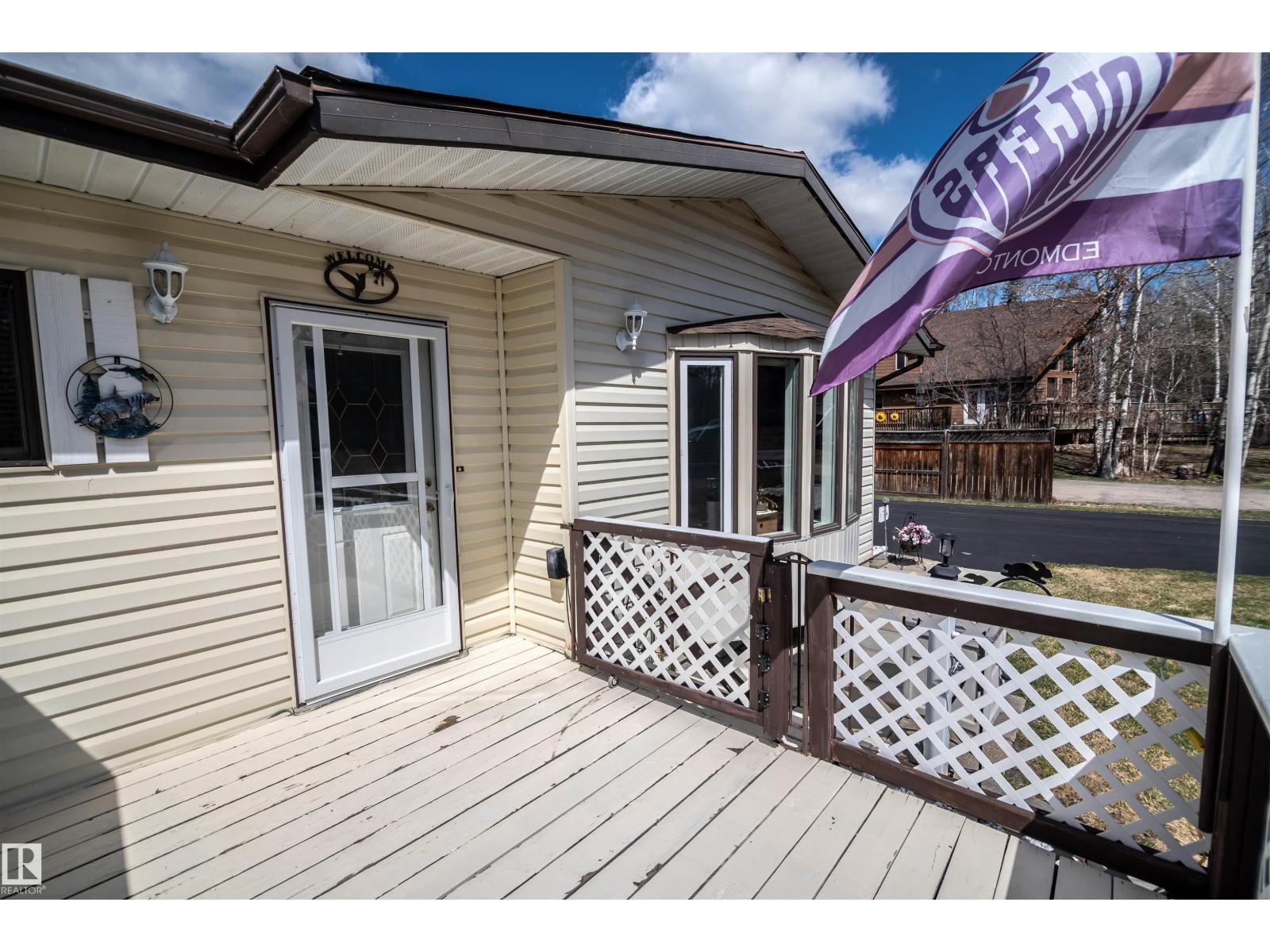 4828 48 ST - 12