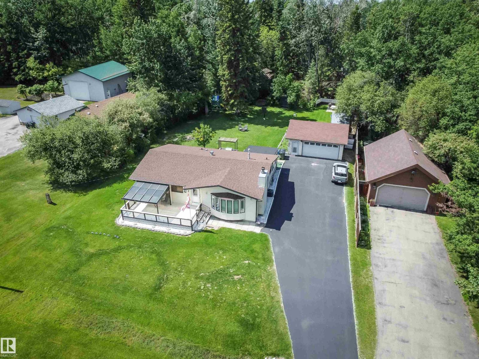 4828 48 ST - 3