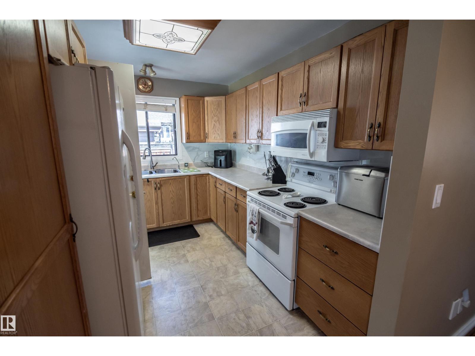 4828 48 ST - 7