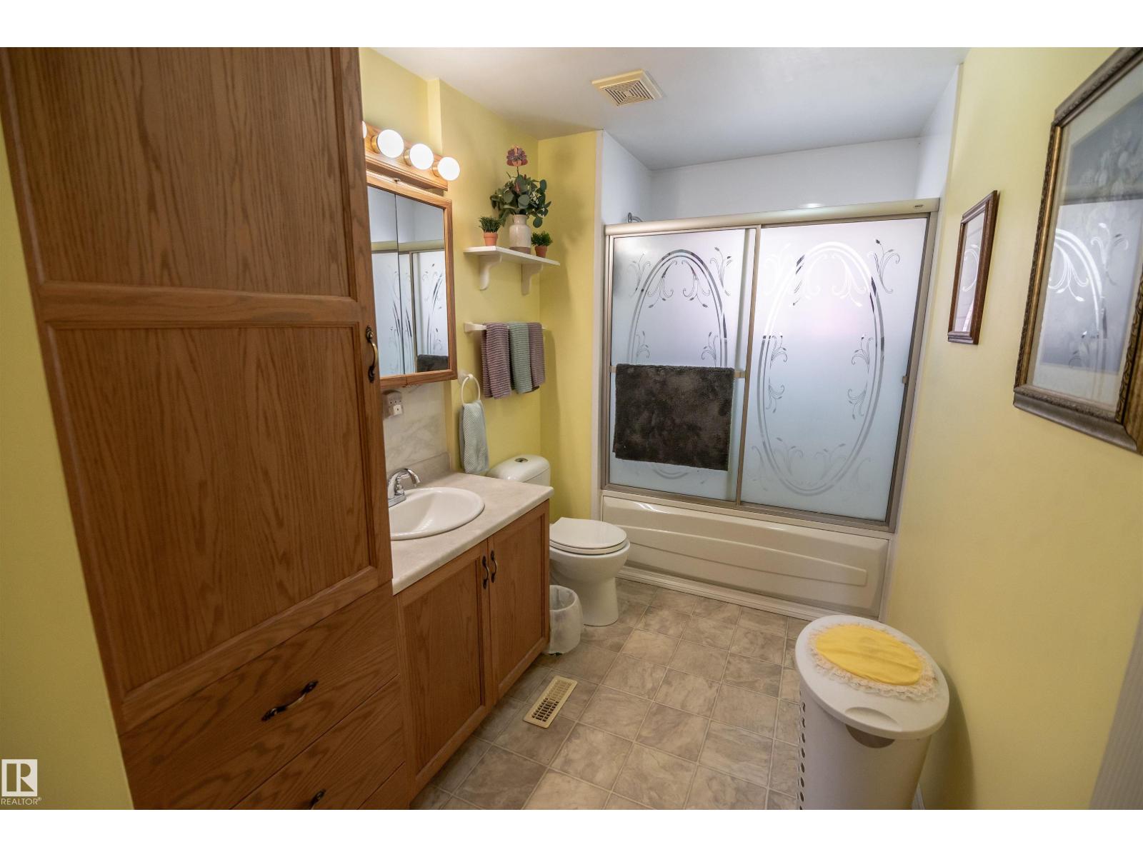 4828 48 ST - 36