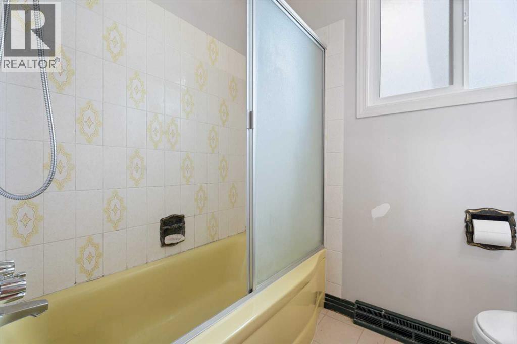 77 Winslow Crescent SW — photo 14