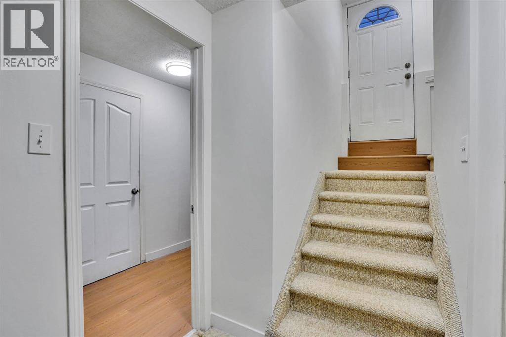 112 Martinglen Close NE - 25