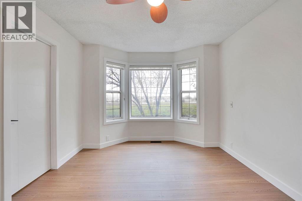112 Martinglen Close NE - 23