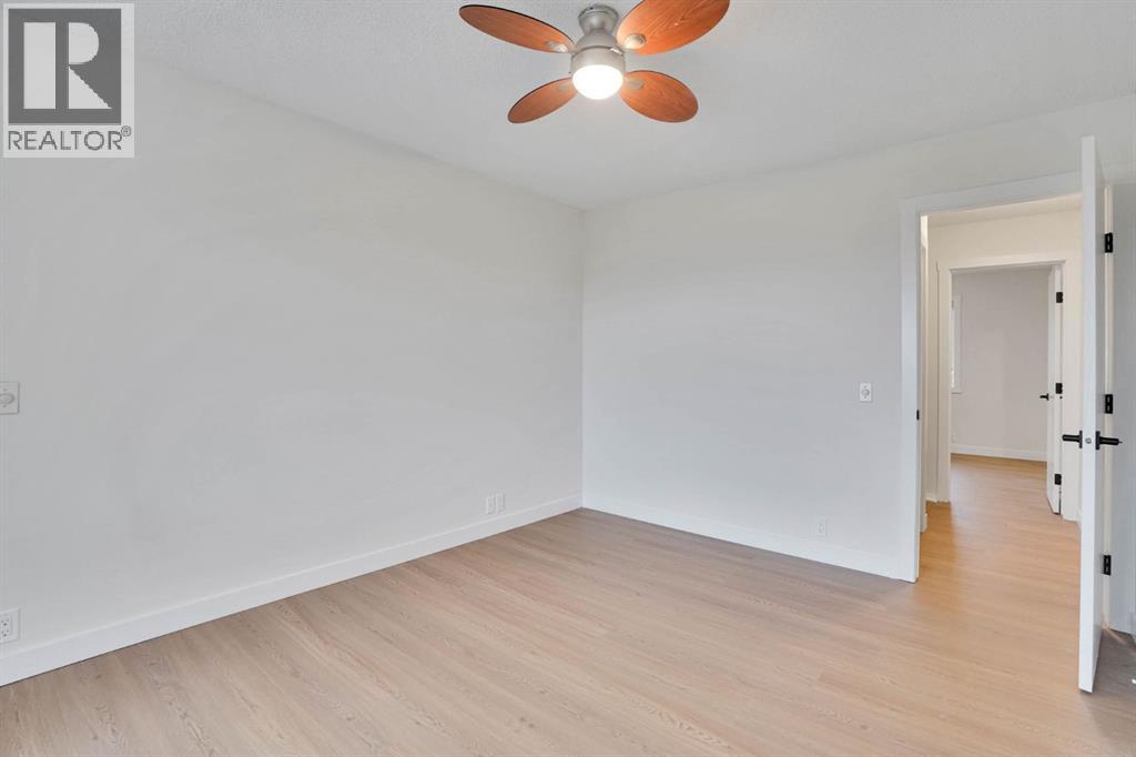 112 Martinglen Close NE - 22
