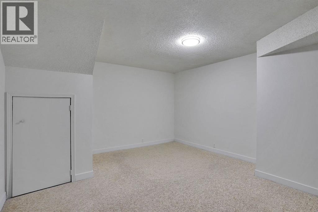 112 Martinglen Close NE - 28