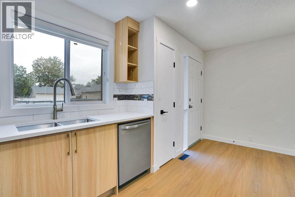 112 Martinglen Close NE - 12