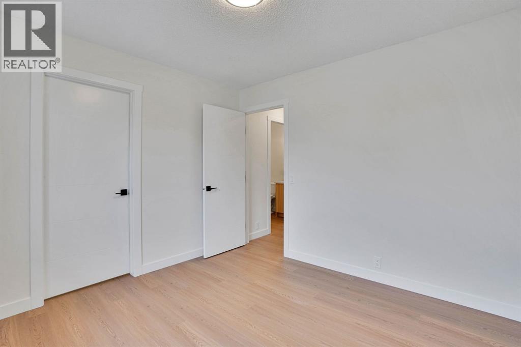 112 Martinglen Close NE - 16