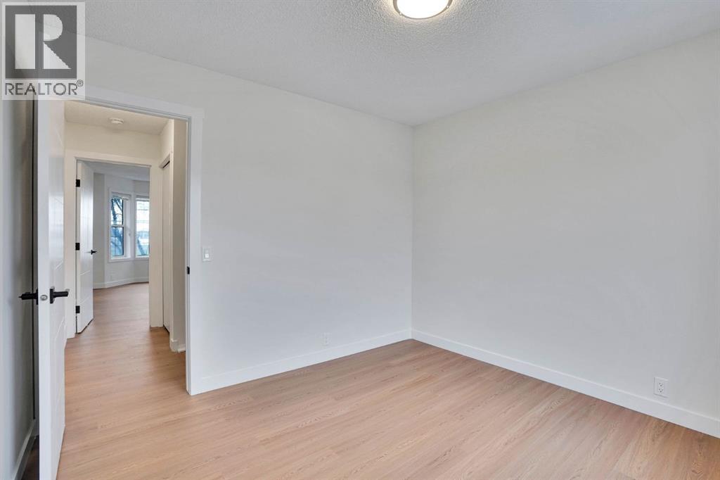 112 Martinglen Close NE - 17