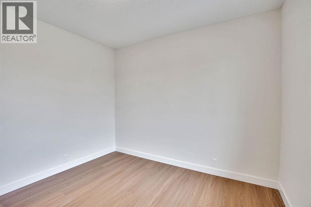 112 Martinglen Close NE - 18