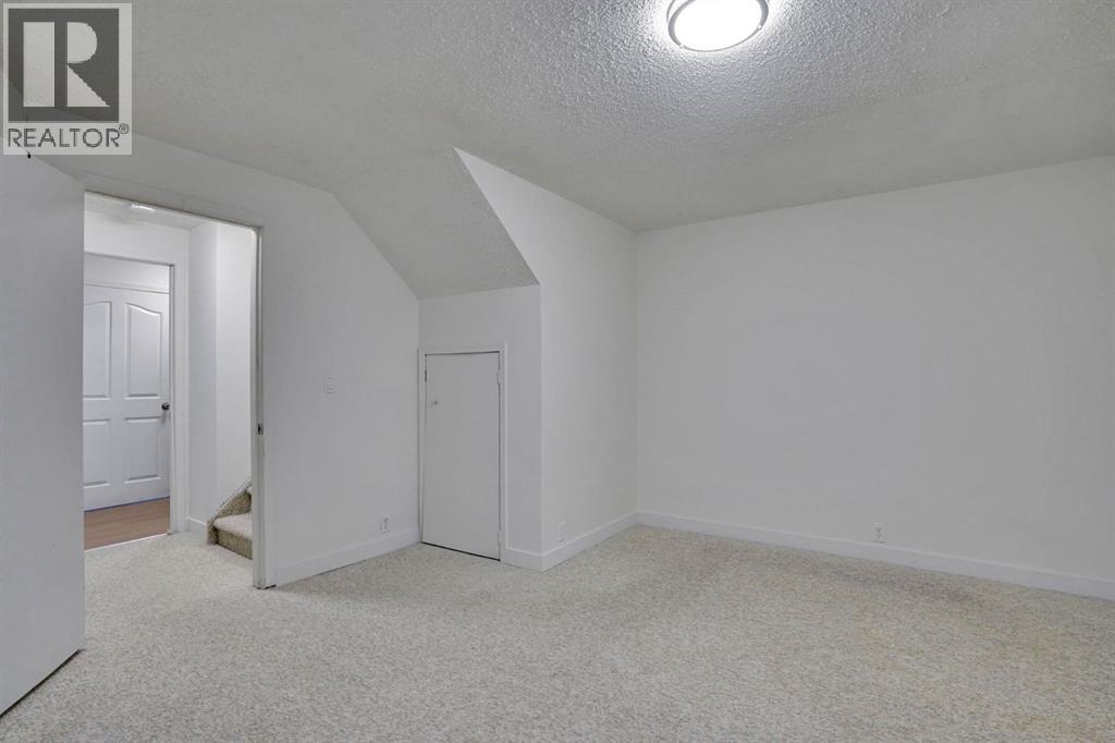 112 Martinglen Close NE - 29