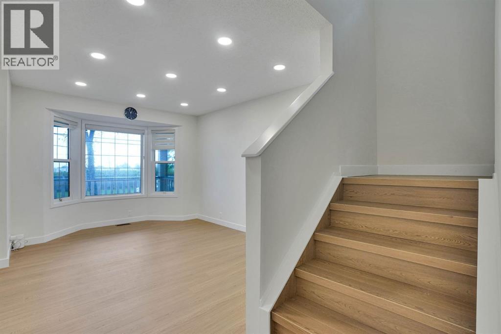 112 Martinglen Close NE - 13