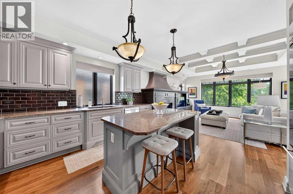 Grand Kitchen Island
