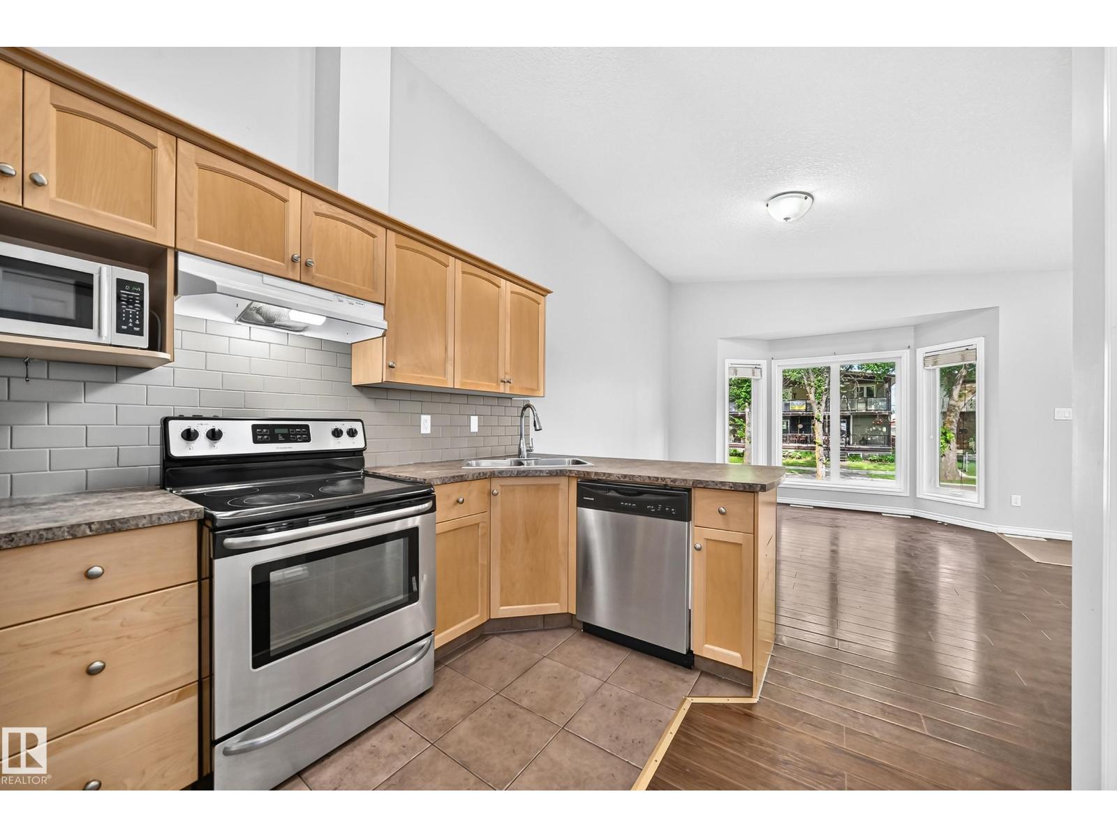 12124 122 ST NW - 10