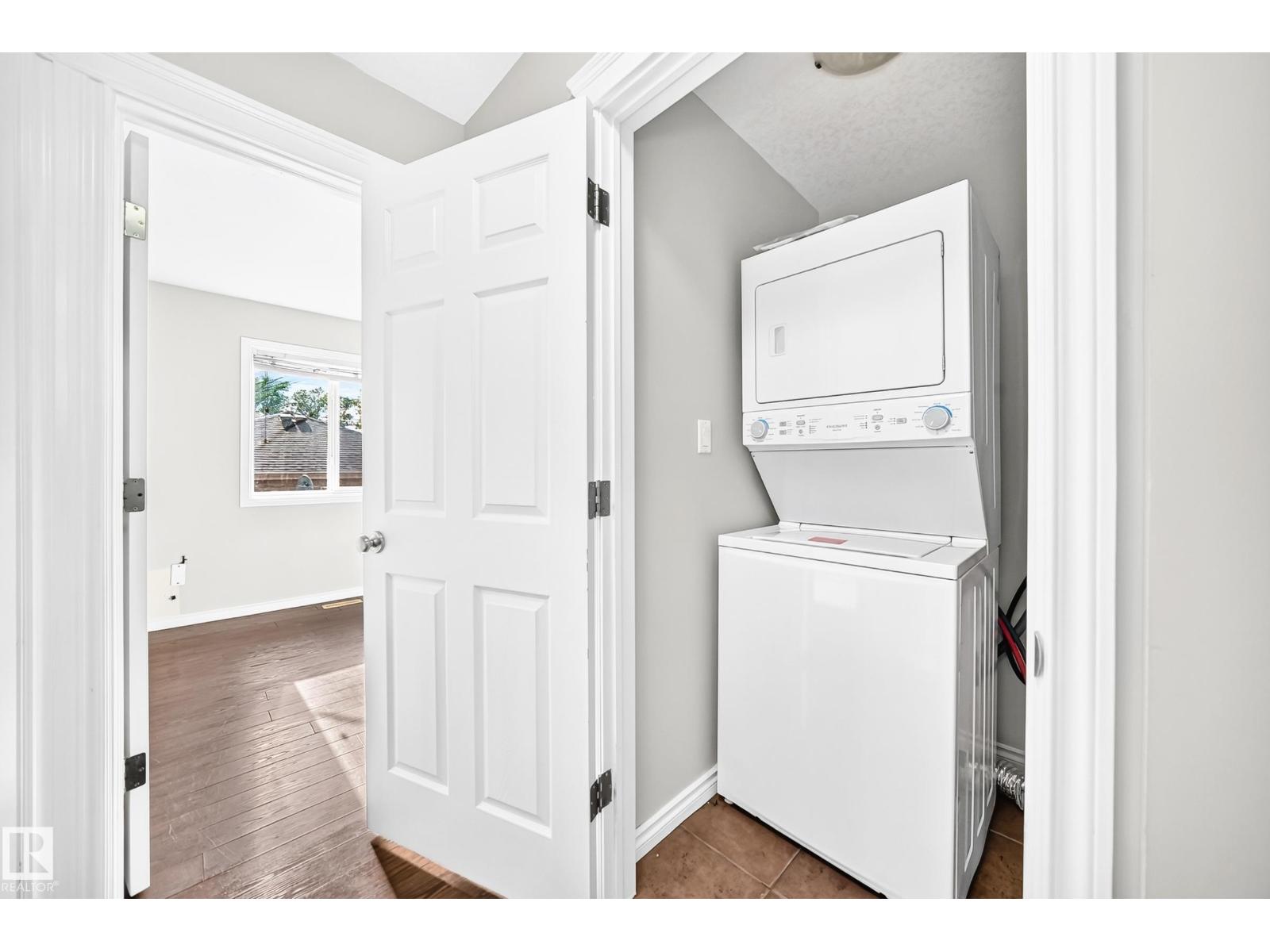 12124 122 ST NW - 23