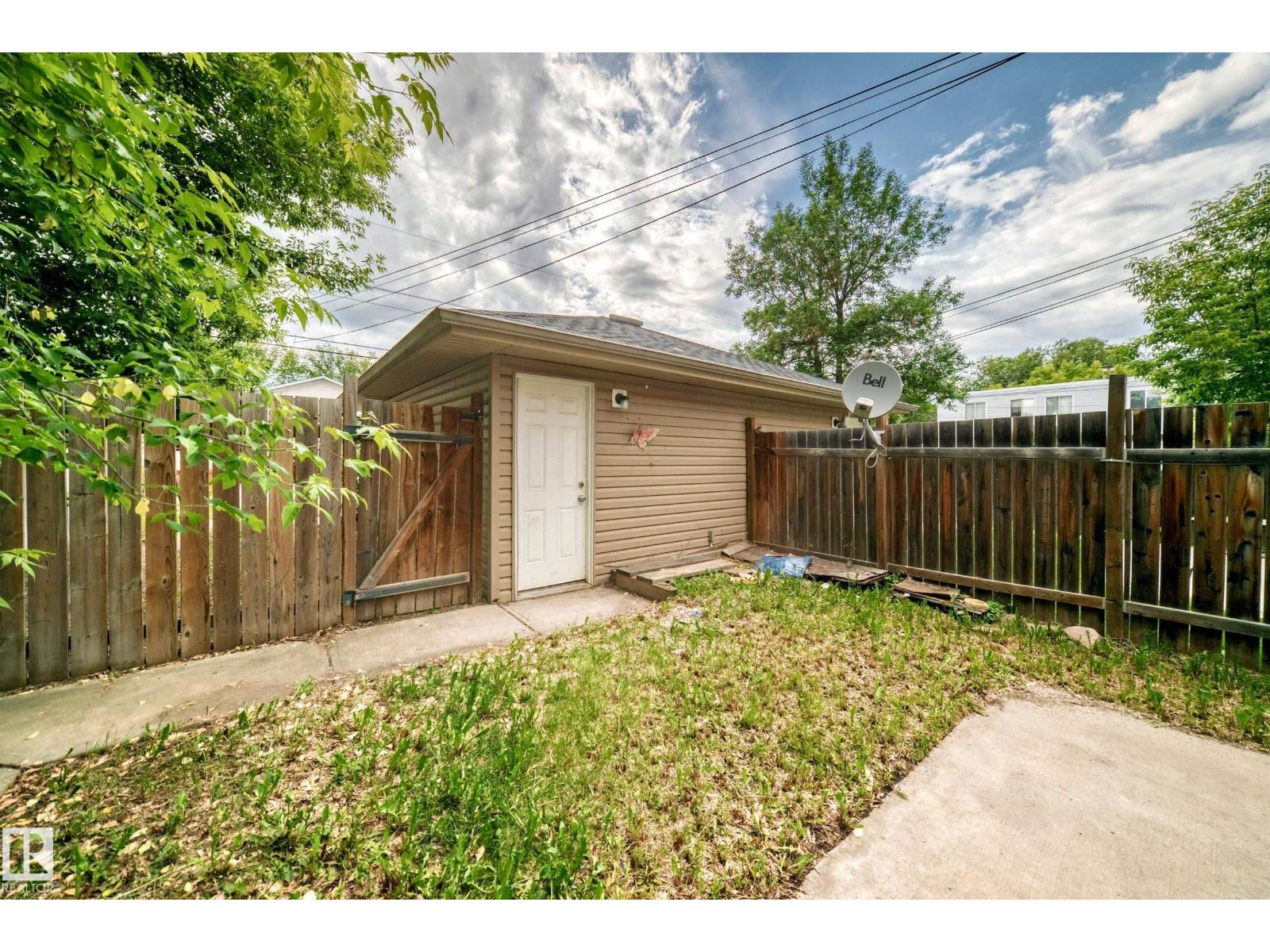 12124 122 ST NW - 44