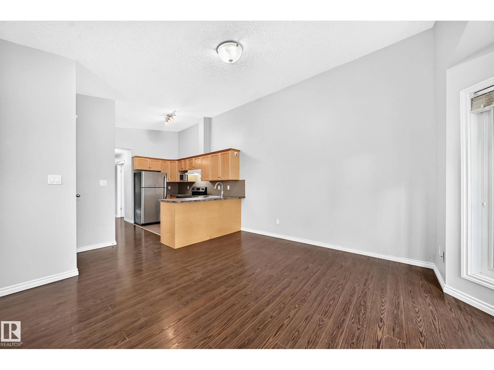 12124 122 ST NW - 7