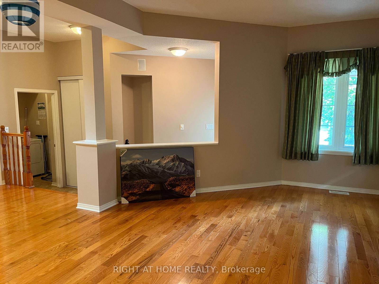 3 Bed, 3 Bath House for Rent in Ottawa – 270 DEERCROFT AVENUE, Ottawa – MLS# X13486716 - Image 10