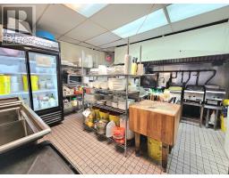 . - 1768 St Clair Avenue W, Toronto, ON M6N1J3 Photo 6