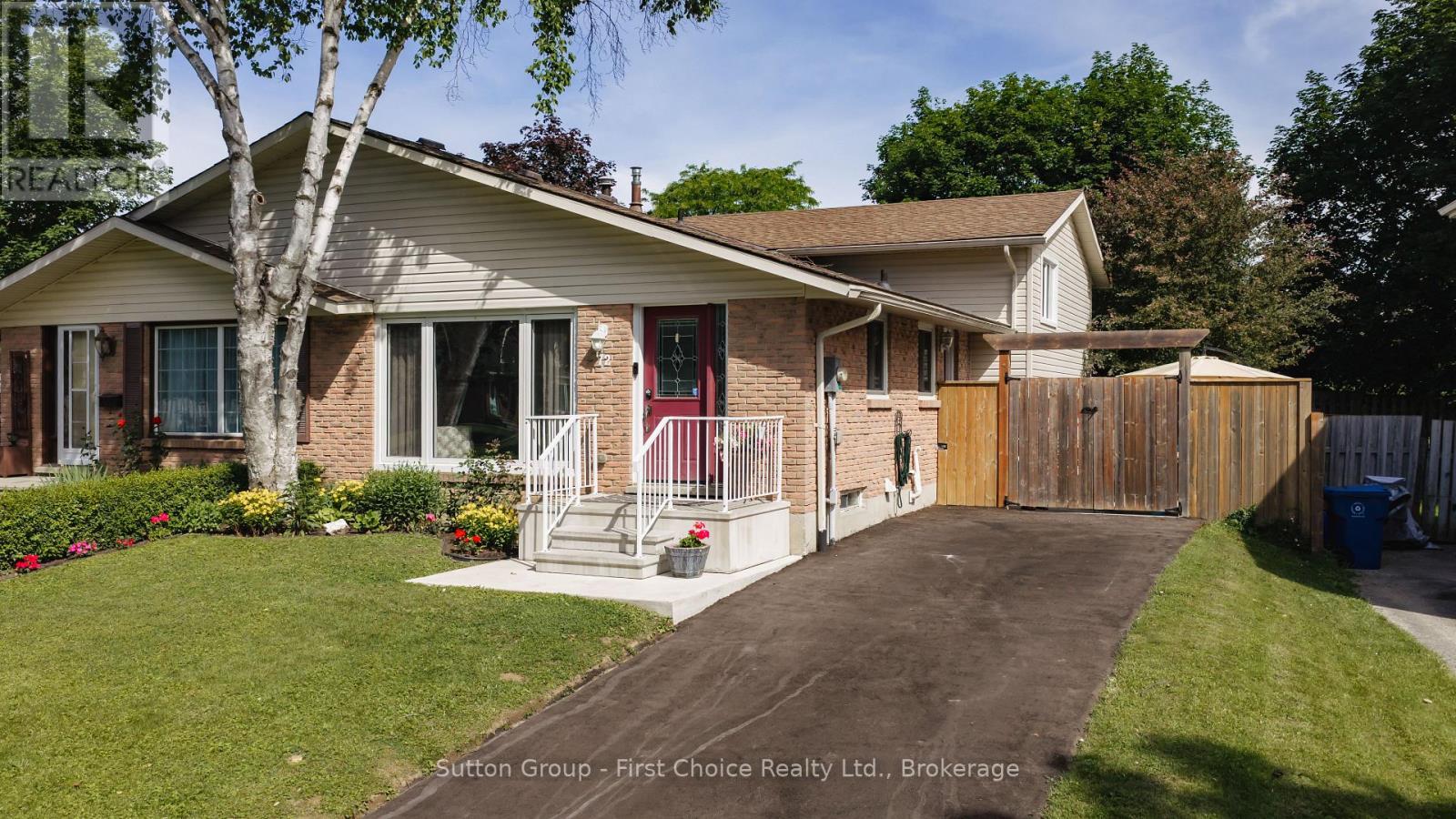 72 AVONWOOD DRIVE W - 1