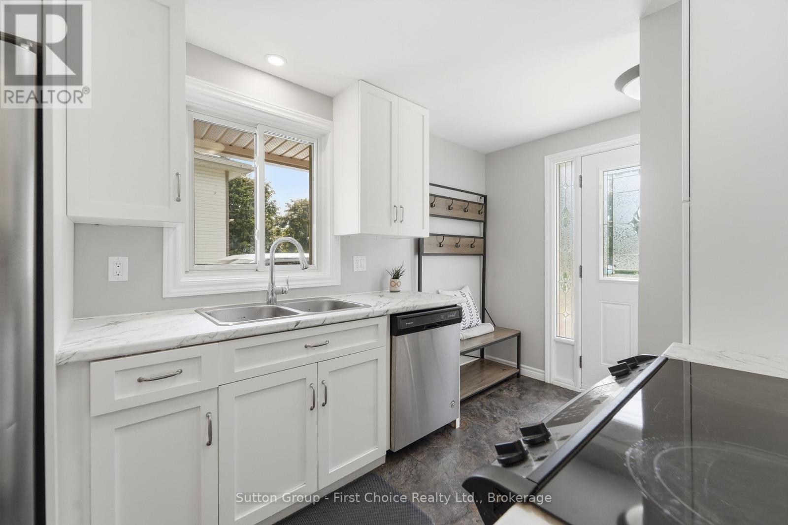 72 AVONWOOD DRIVE W - 13