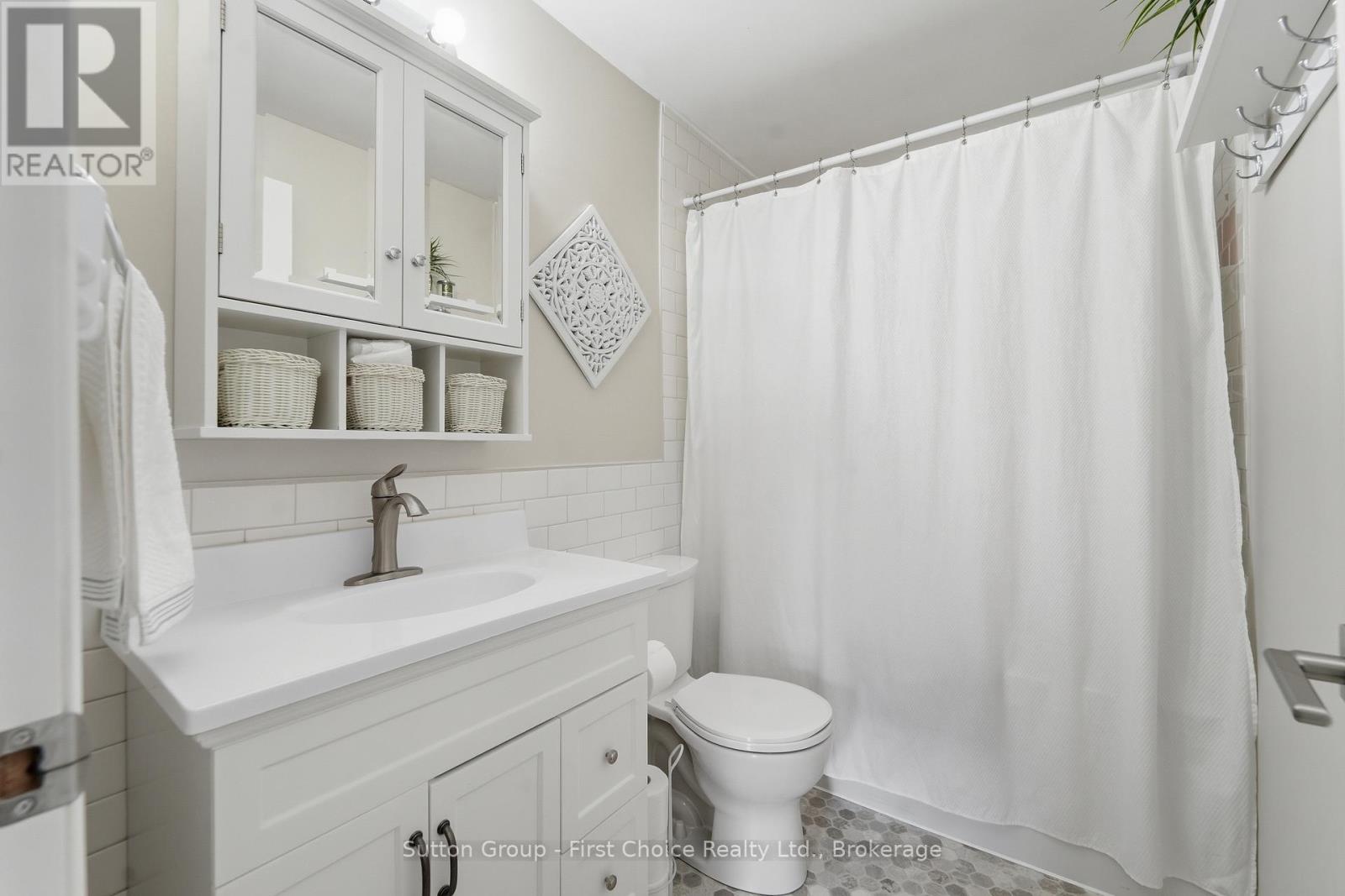 72 AVONWOOD DRIVE W - 18