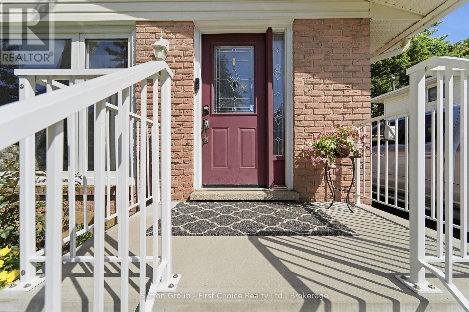 72 AVONWOOD DRIVE W - 2