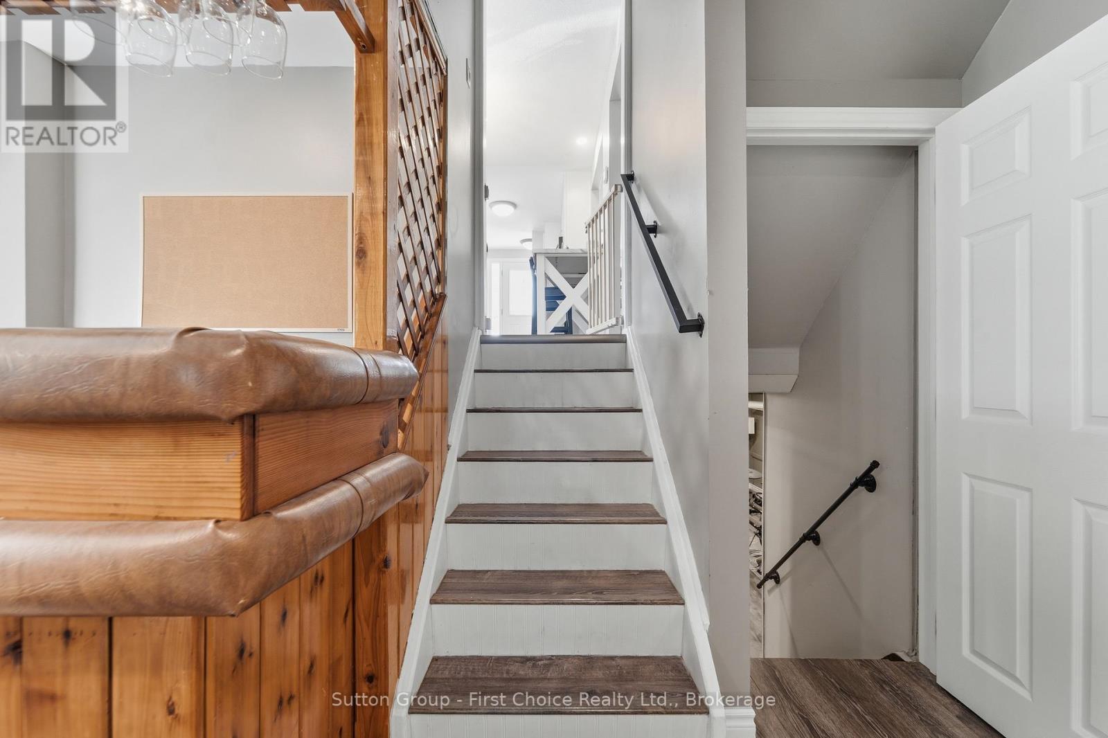 72 AVONWOOD DRIVE W - 21
