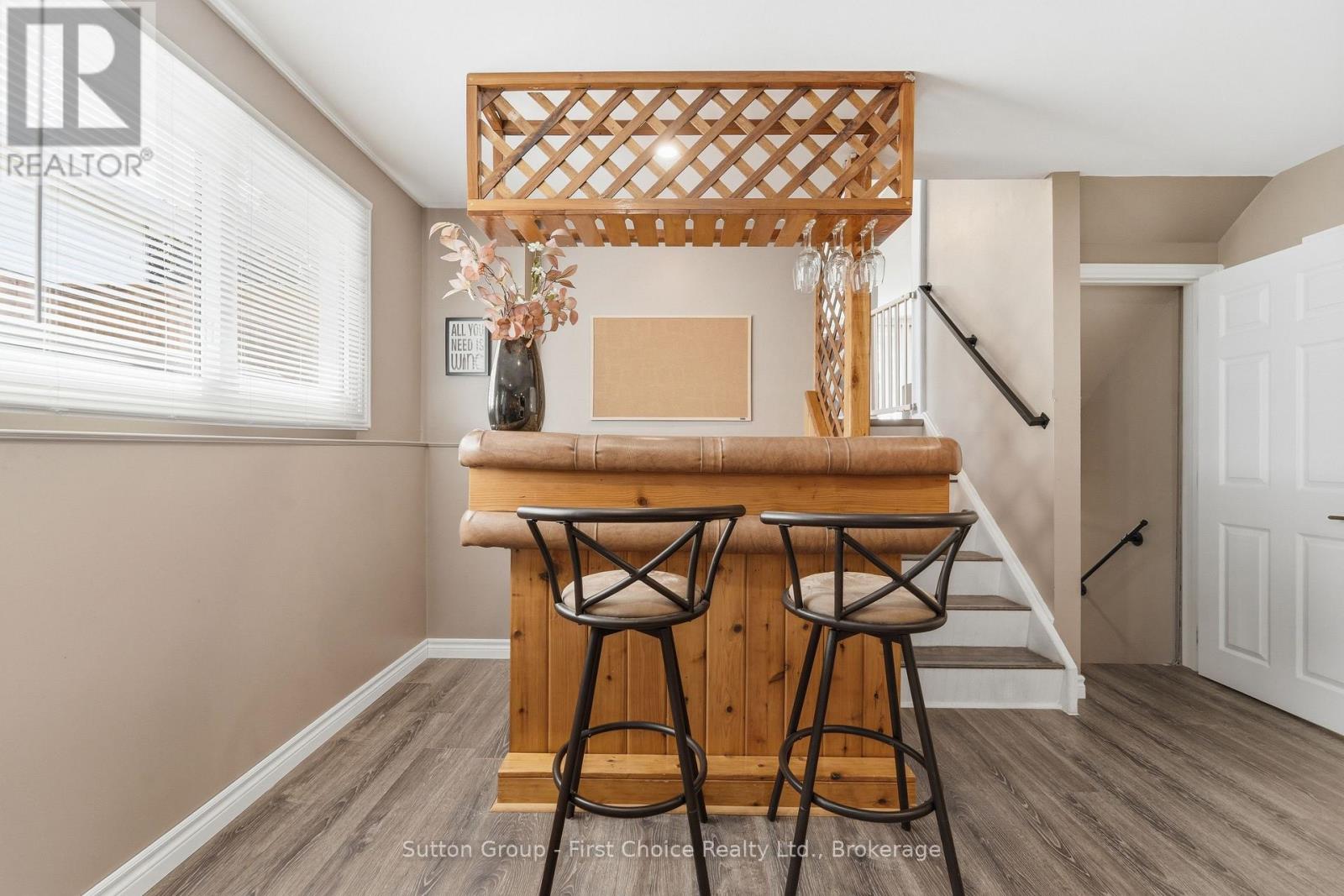 72 AVONWOOD DRIVE W - 22