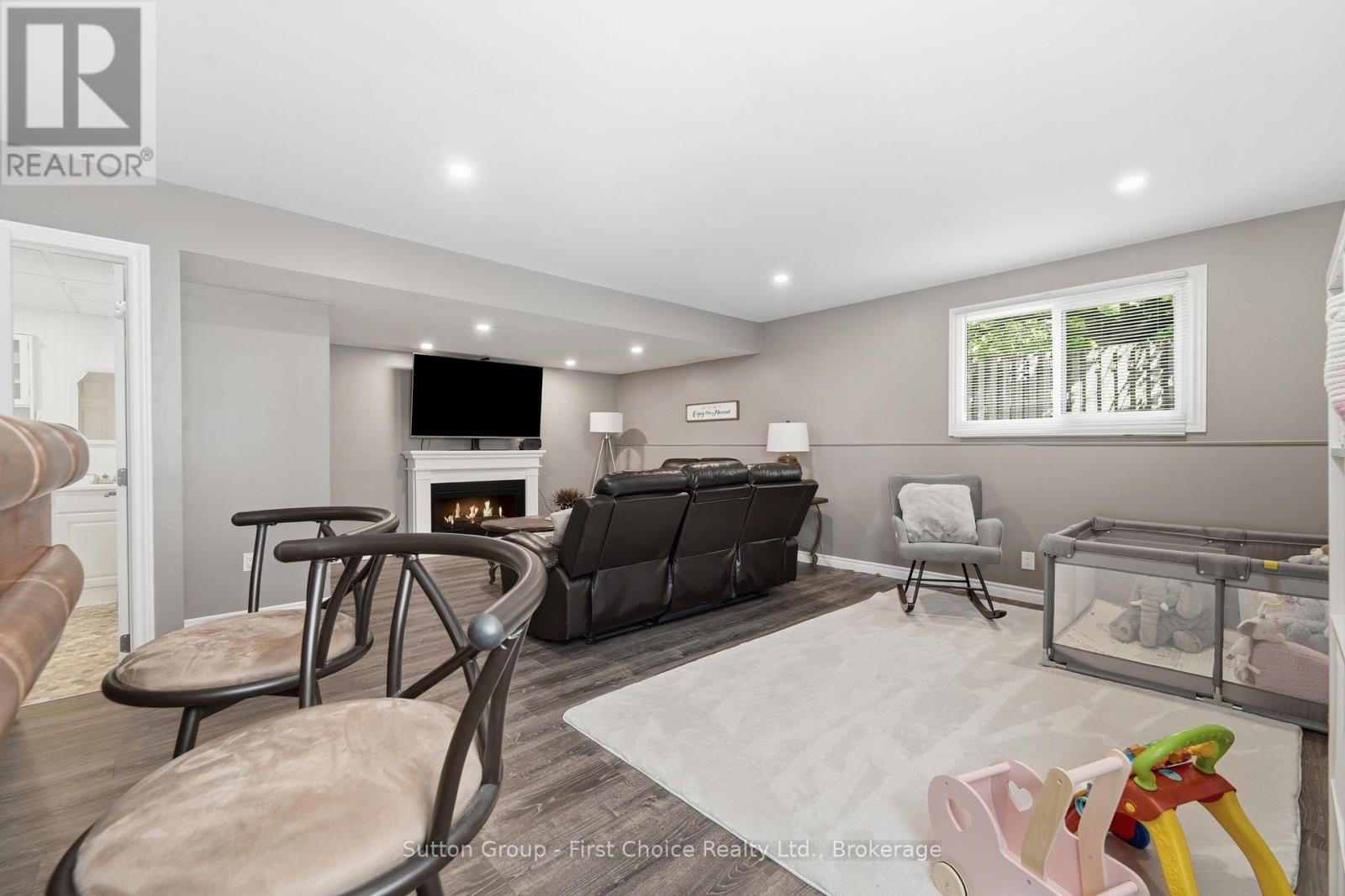72 AVONWOOD DRIVE W - 23