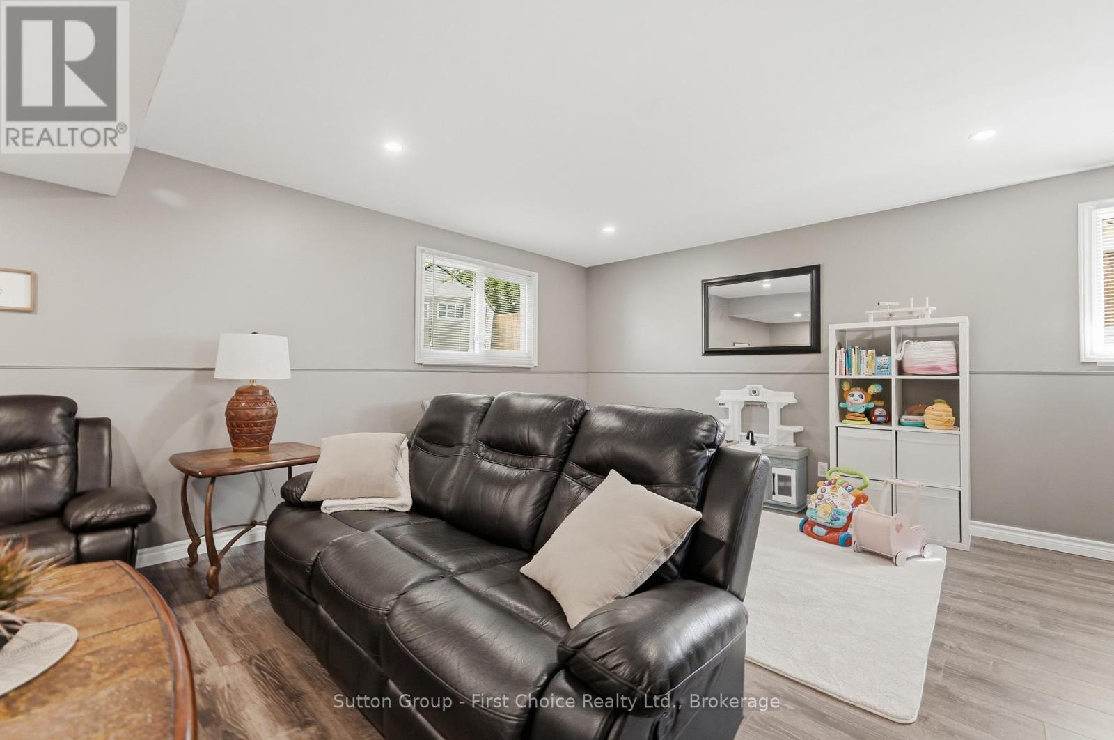 72 AVONWOOD DRIVE W - 24