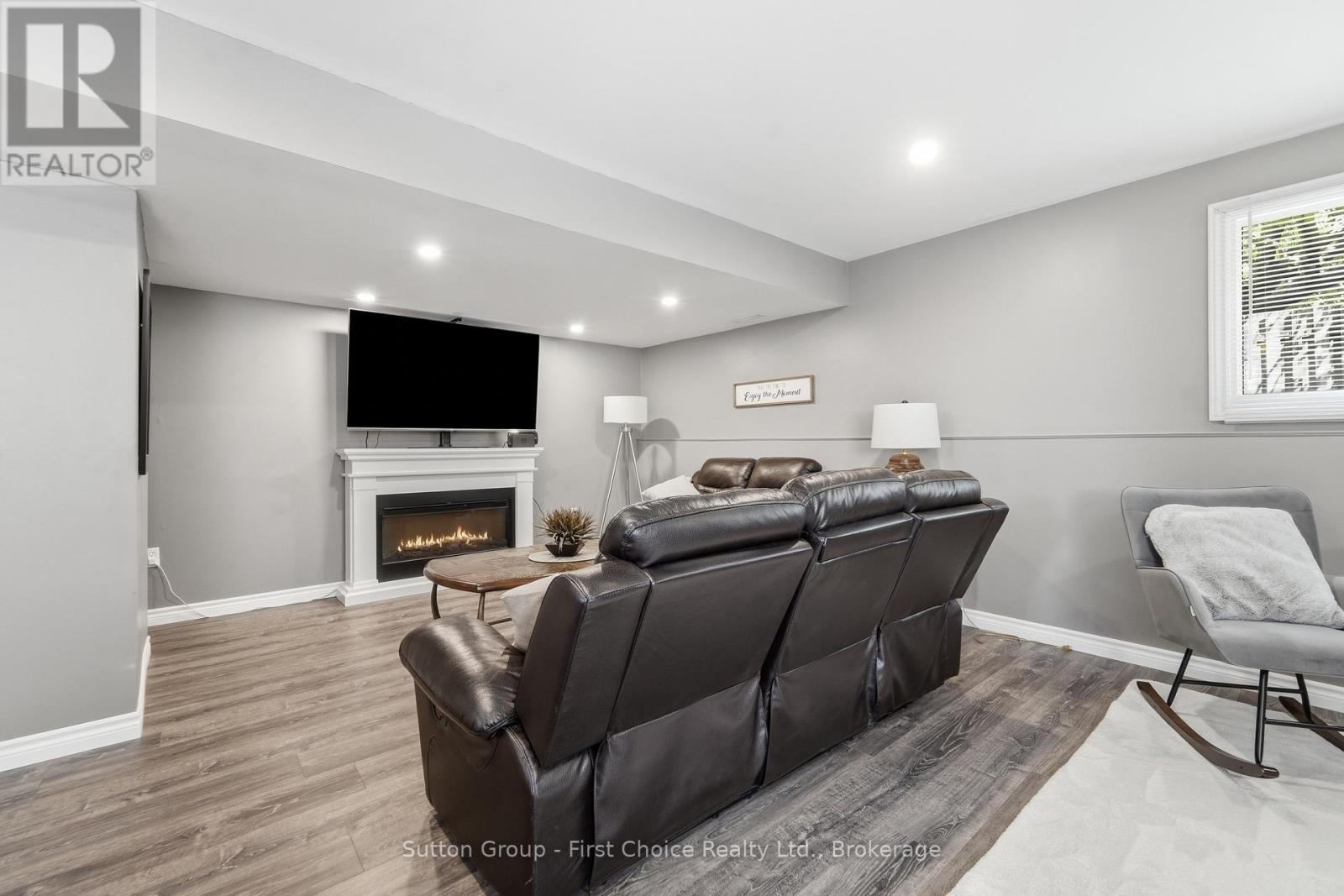 72 AVONWOOD DRIVE W - 25