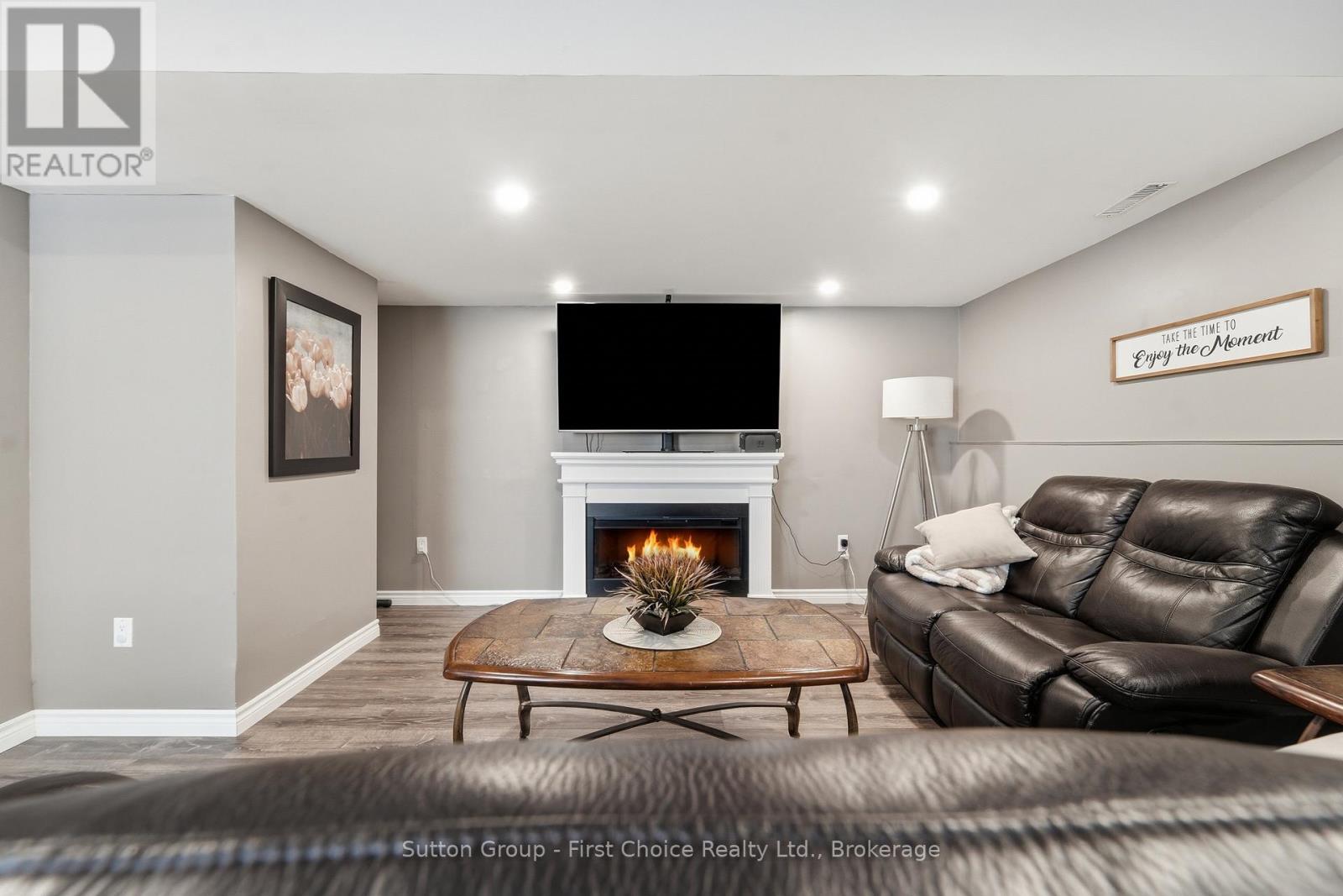 72 AVONWOOD DRIVE W - 26