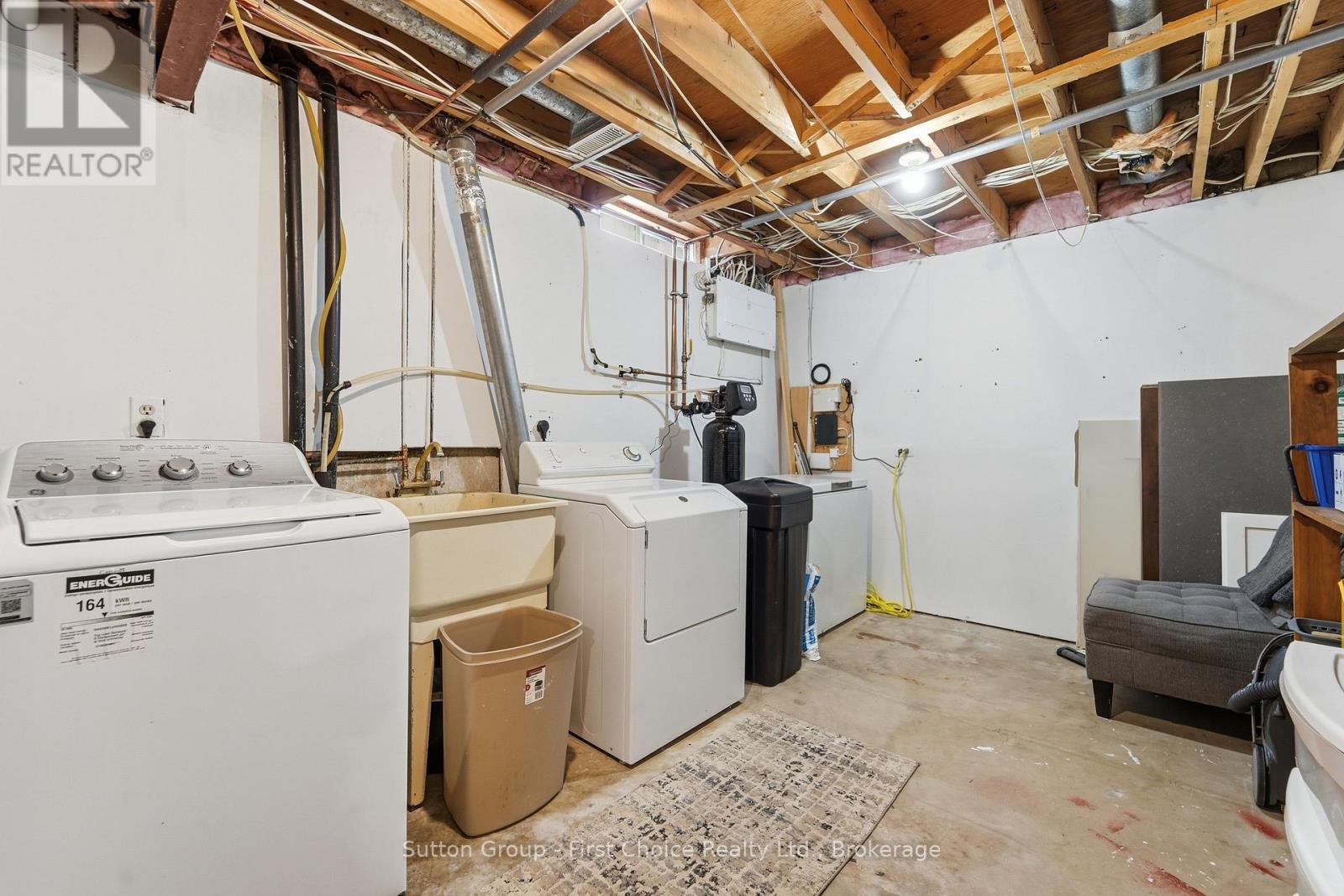 72 AVONWOOD DRIVE W - 33