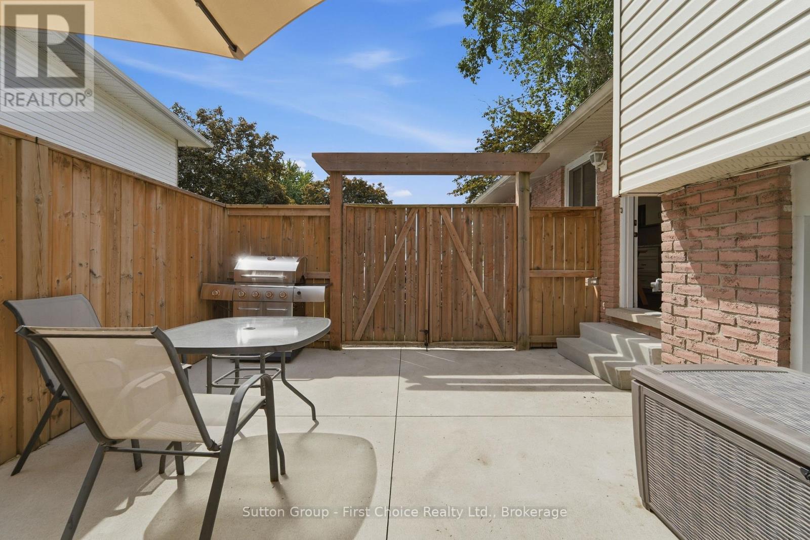 72 AVONWOOD DRIVE W - 35