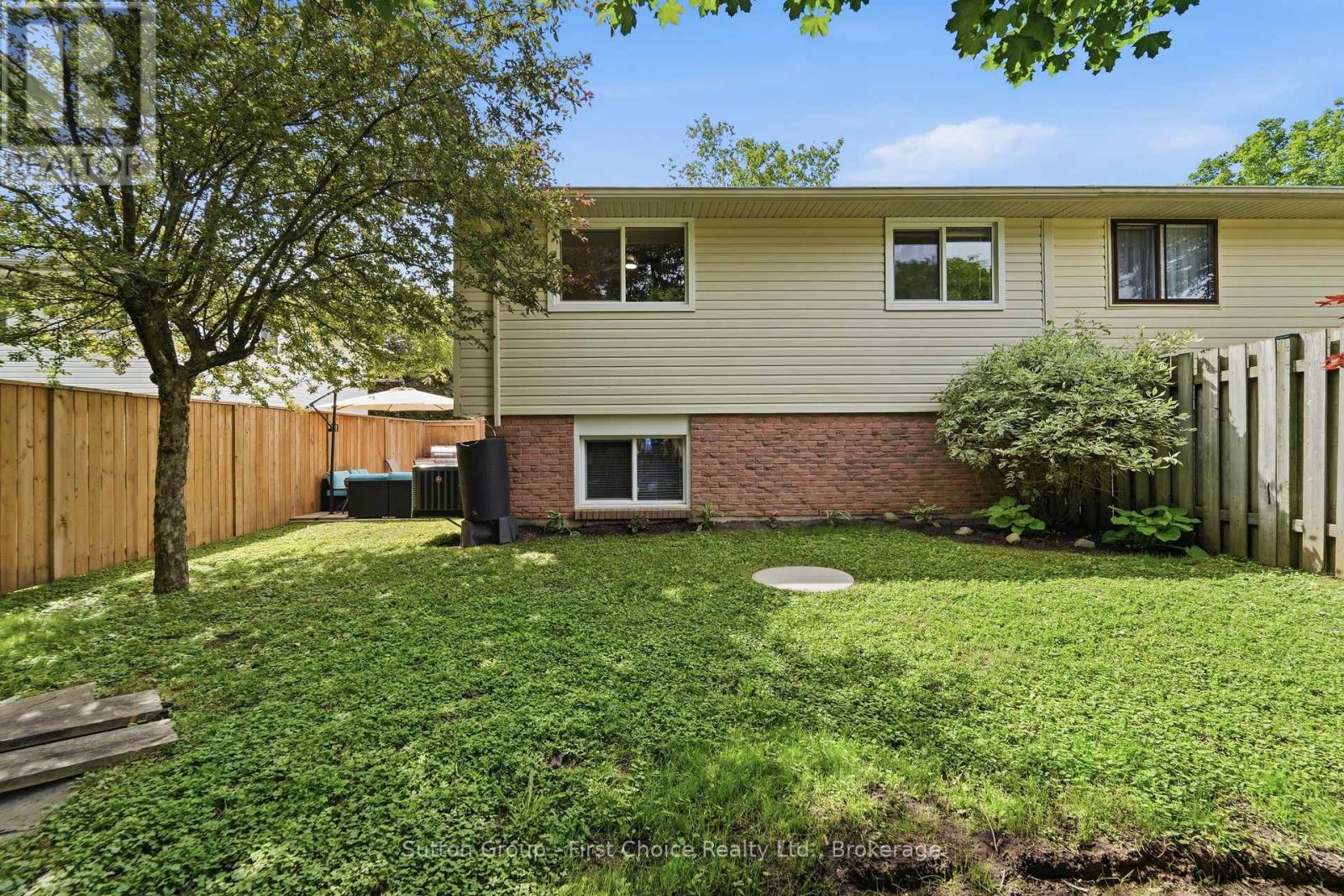 72 AVONWOOD DRIVE W - 37