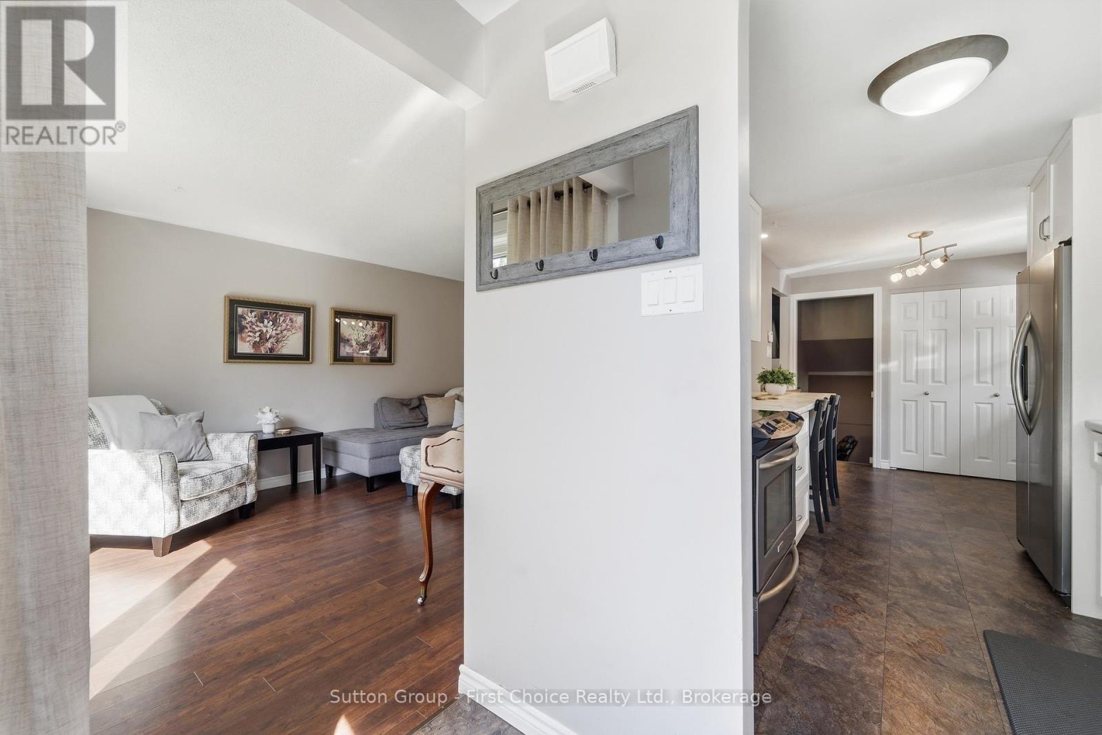 72 AVONWOOD DRIVE W - 4