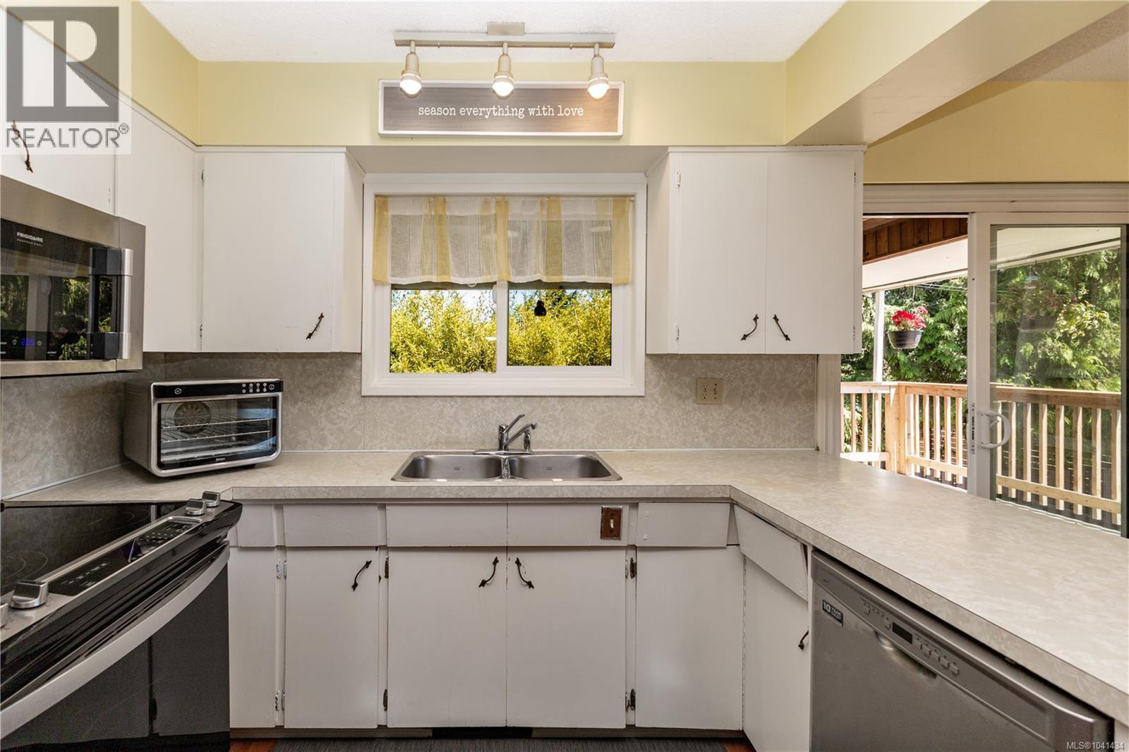 1031 16th St, Courtenay