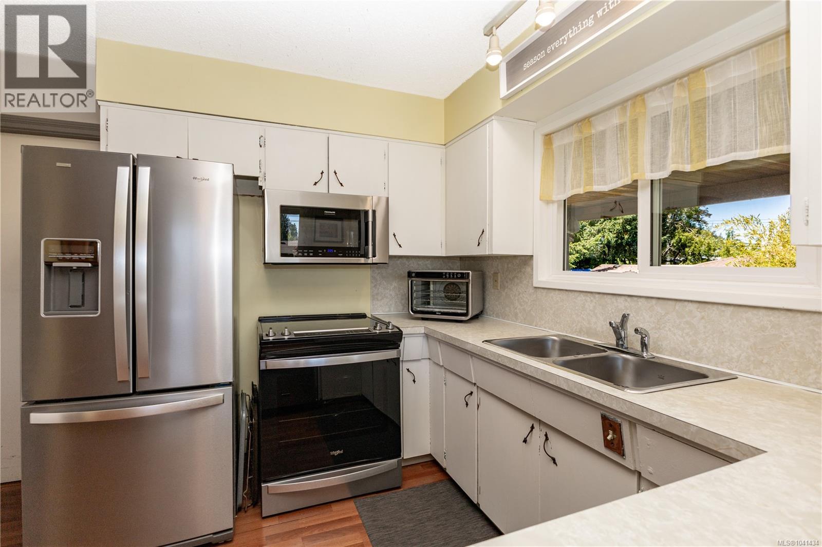 1031 16th St, Courtenay