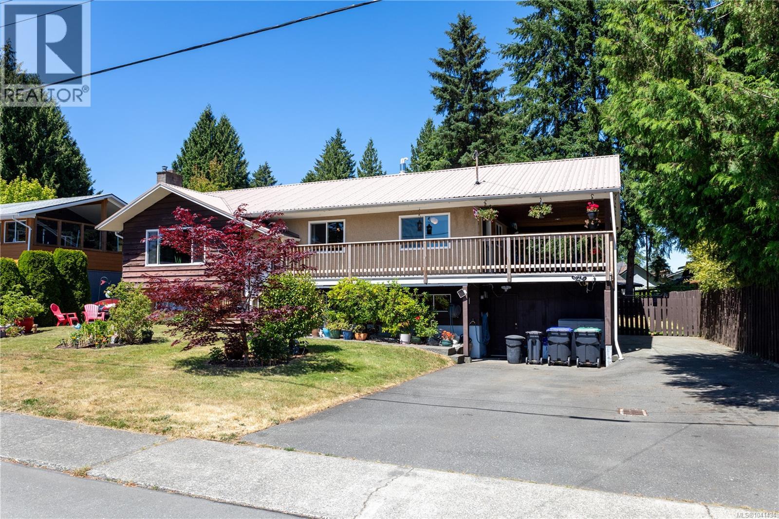 1031 16th St, Courtenay