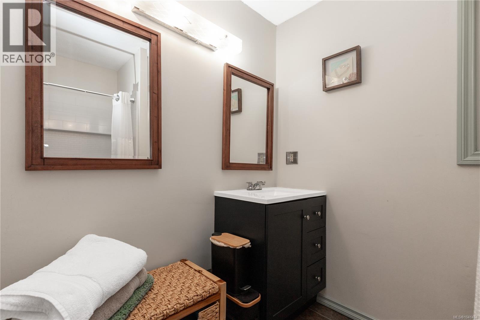 1031 16th St, Courtenay