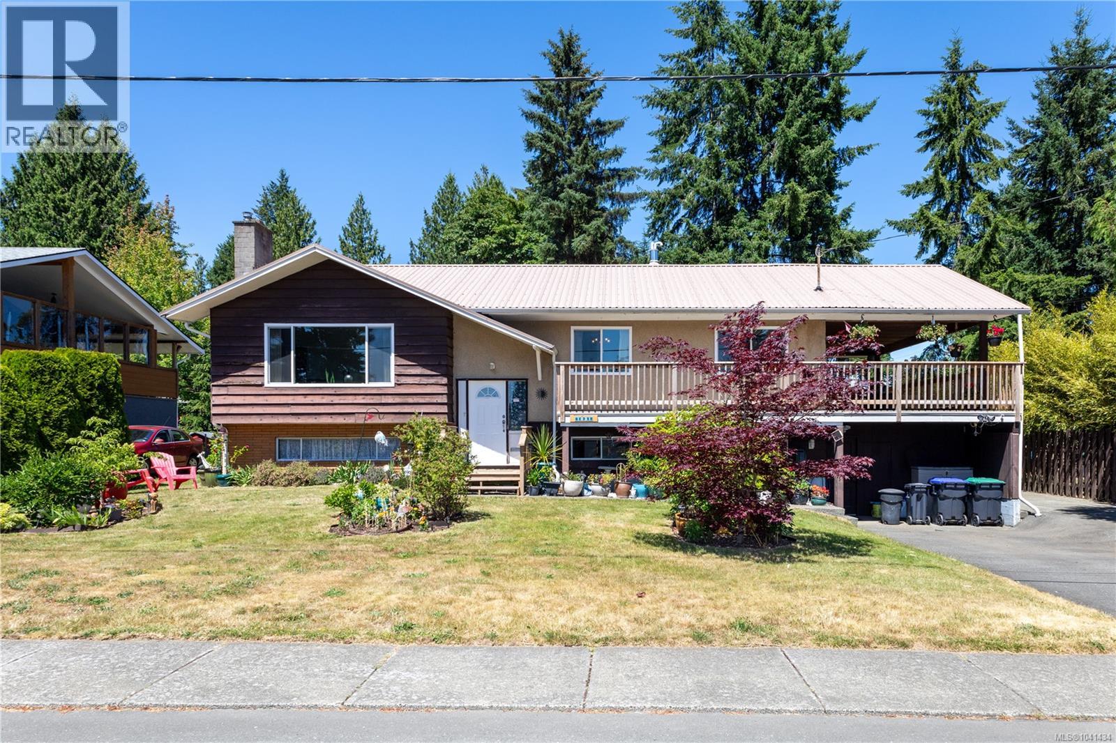 1031 16th St, Courtenay