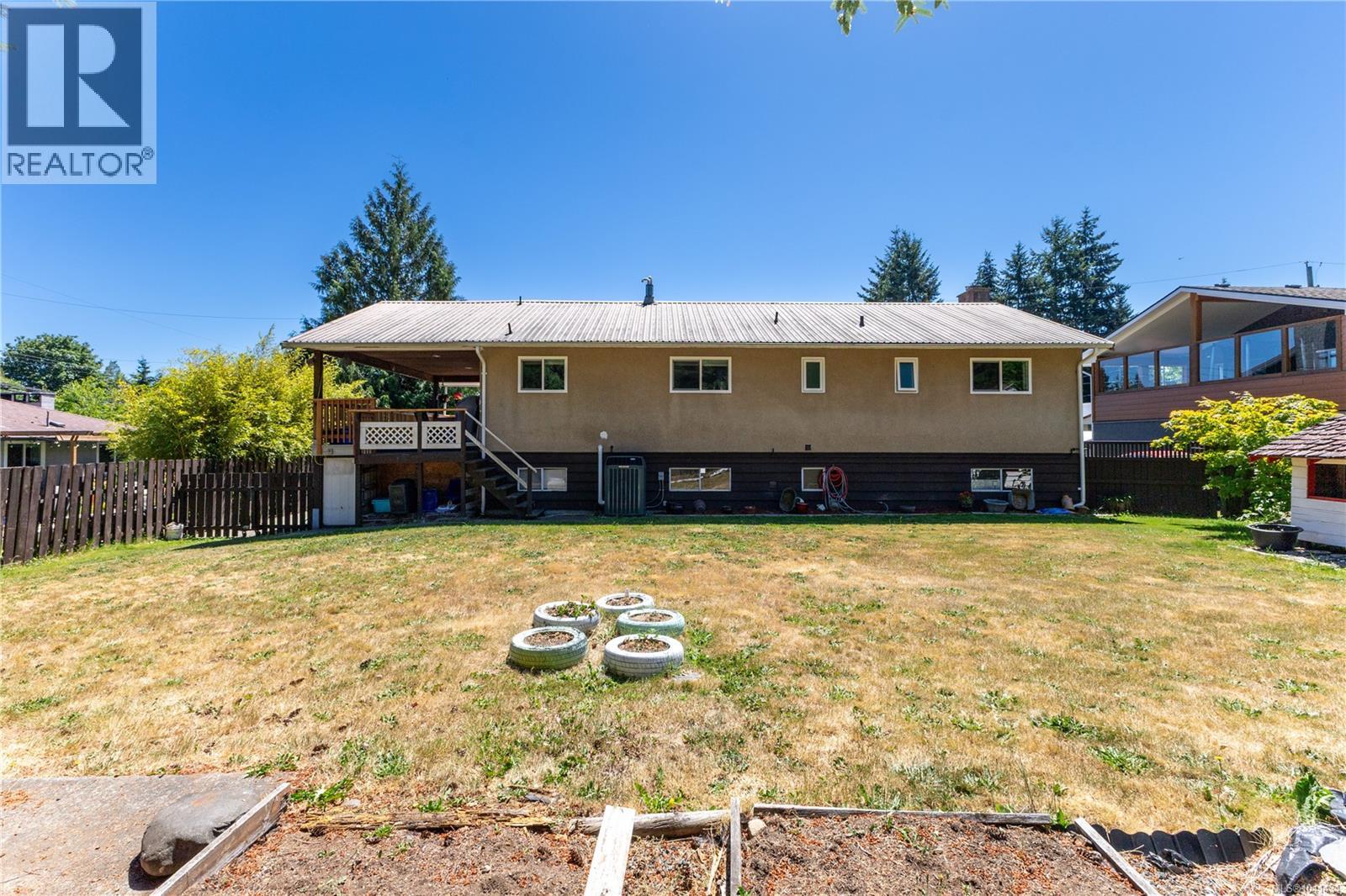 1031 16th St, Courtenay